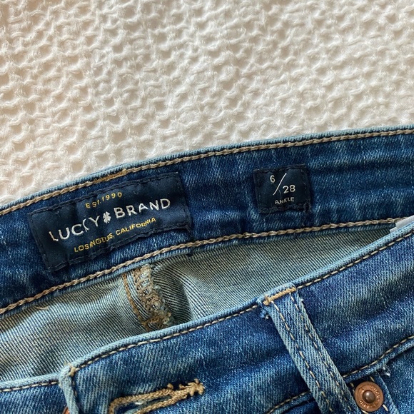 Low Rise Skinny Jeans with distressed bottom - Picture 3 of 3